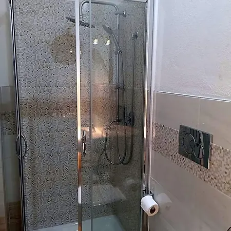 Domo Silvia לינה וארוחת בוקר לה מדלנה